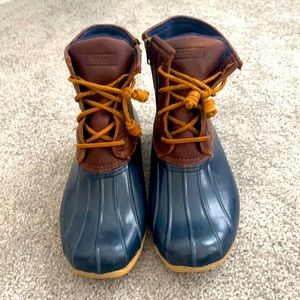 Sz 9 navy blue rubber & brown leather Sperry boots